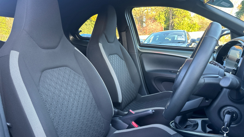 Toyota Aygo X 1.0 VVT-i Edge 5dr Petrol Hatchback